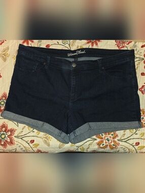 Universal Thread women's dark wash denim shorts, size 22W